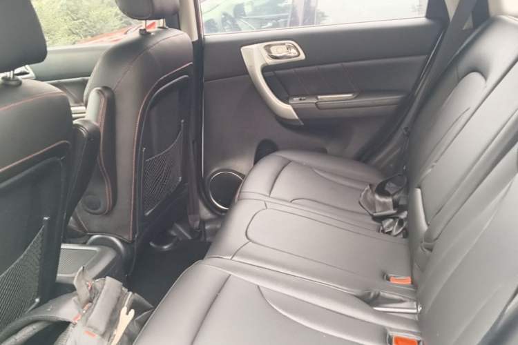 Used Haval H6 2015 Upgraded Model 1.5T Manual Two-Wheel Drive Elite Version Left Rear Seat