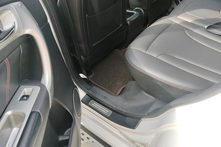 Used Haval H6 2015 Upgraded Model 1.5T Manual Two-Wheel Drive Elite Version Left Rear Seat