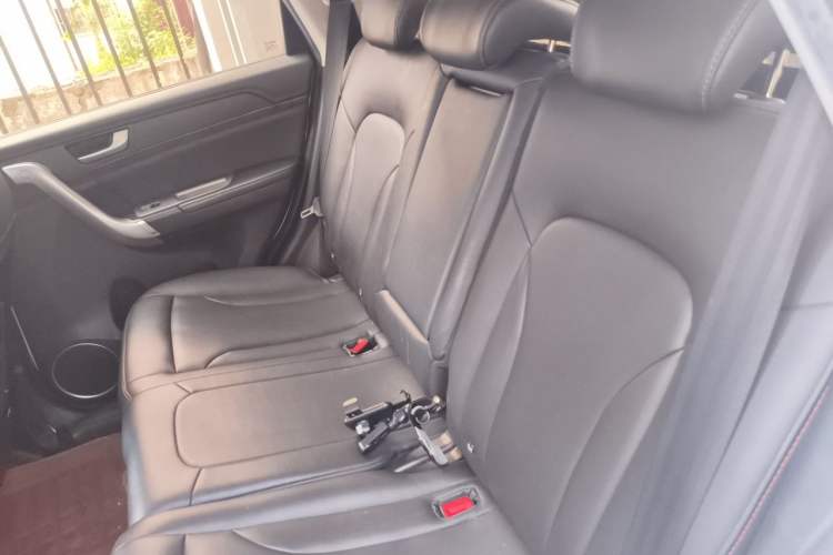 Used Haval H6 2015 Revised Version Sport Edition 1.5T Manual Transmission Two-Wheel Drive Elite Grade Left Rear Seat