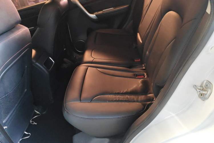 Used Haval H6 2015 Revised Version Sport Edition 1.5T Manual Transmission Two-Wheel Drive Elite Grade Left Rear Seat