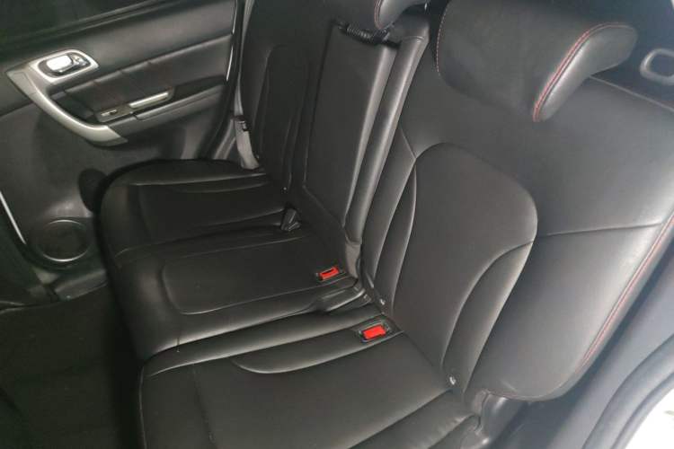 Used Haval H6 2015 Upgraded Model 1.5T Manual Two-Wheel Drive Elite Version Left Rear Seat