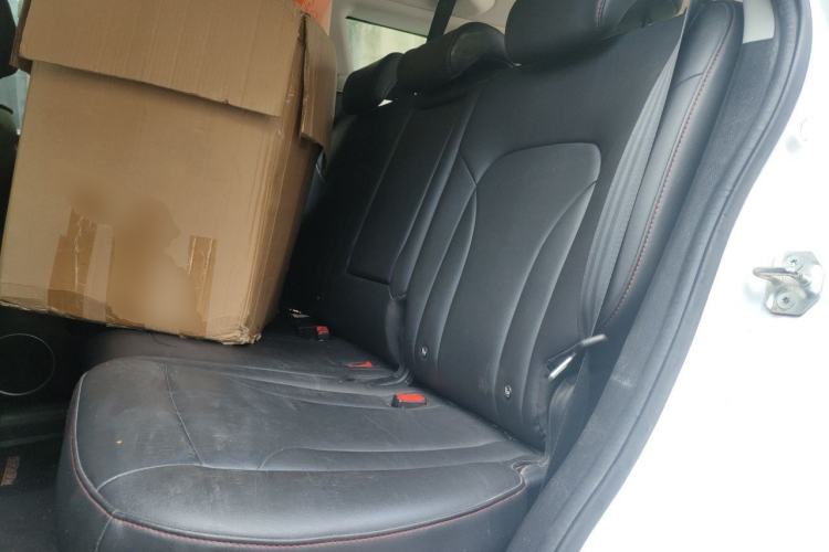 Used Haval H6 2015 Revised Version Sport Edition 1.5T Manual Transmission Two-Wheel Drive Elite Grade Left Rear Seat