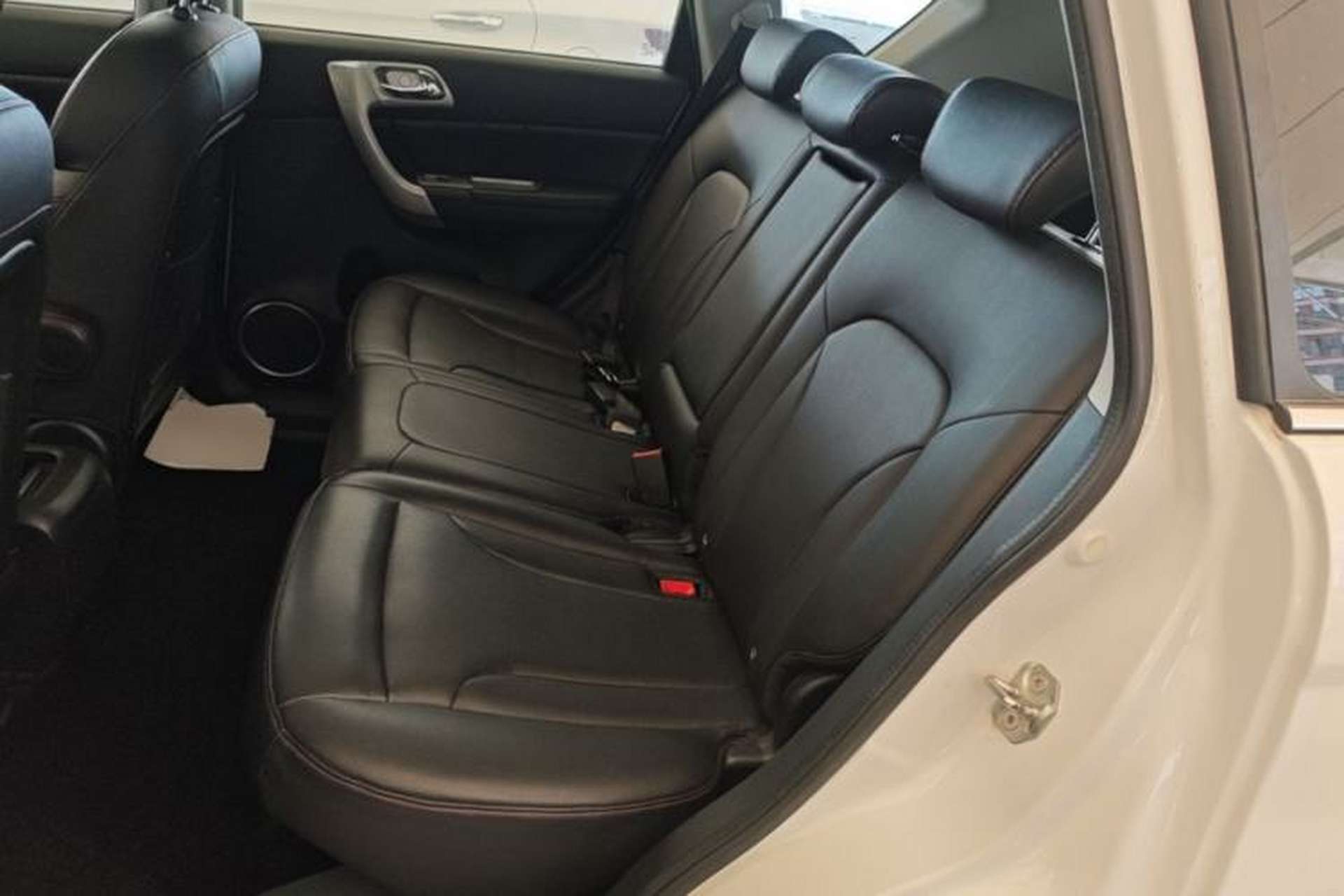 Used Haval H6 2015 Upgraded Model 1.5T Manual Two-Wheel Drive Elite Version Left Rear Seat