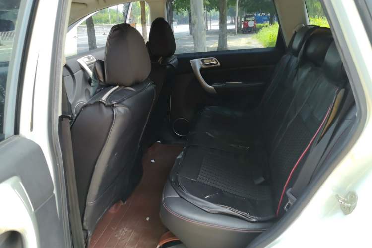 Used Haval H6 2015 Upgraded Model 1.5T Manual Two-Wheel Drive Elite Version Left Rear Seat