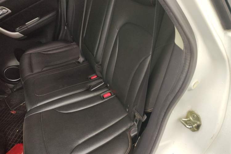 Used Haval H6 2015 Upgraded Model 1.5T Manual Two-Wheel Drive Elite Version Left Rear Seat