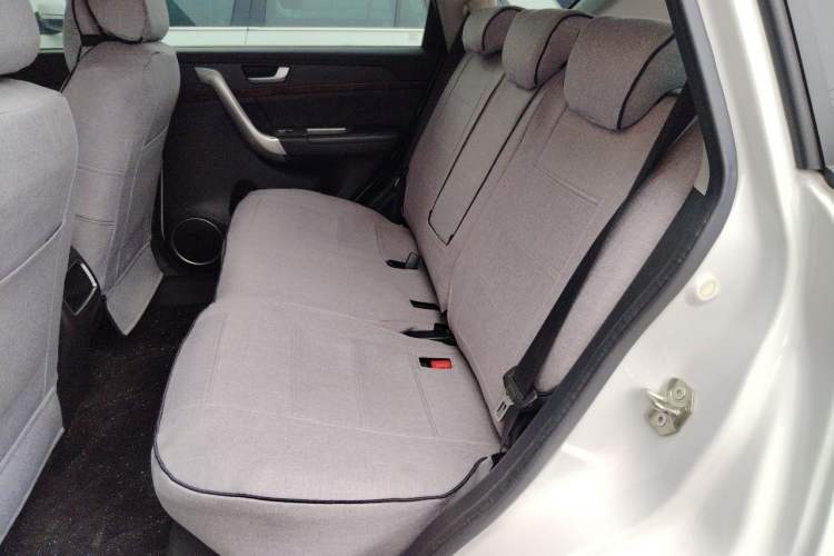Used Haval H6 2015 Revised Version Sport Edition 1.5T Manual Transmission Two-Wheel Drive Elite Grade Left Rear Seat