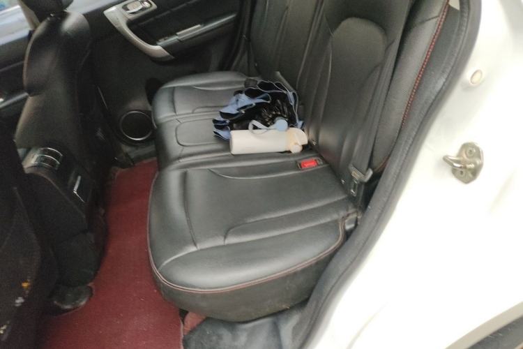 Used Haval H6 2015 Upgraded Model 1.5T Manual Two-Wheel Drive Elite Version Left Rear Seat