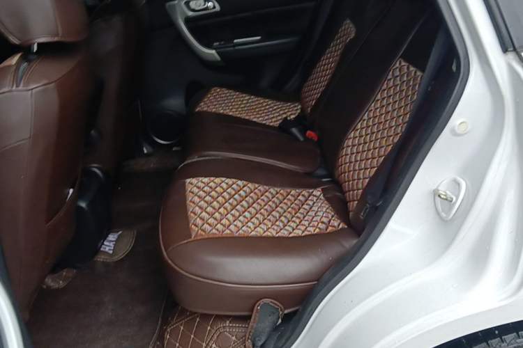 Used Haval H6 2015 Upgraded Model 1.5T Manual Two-Wheel Drive Elite Version Left Rear Seat