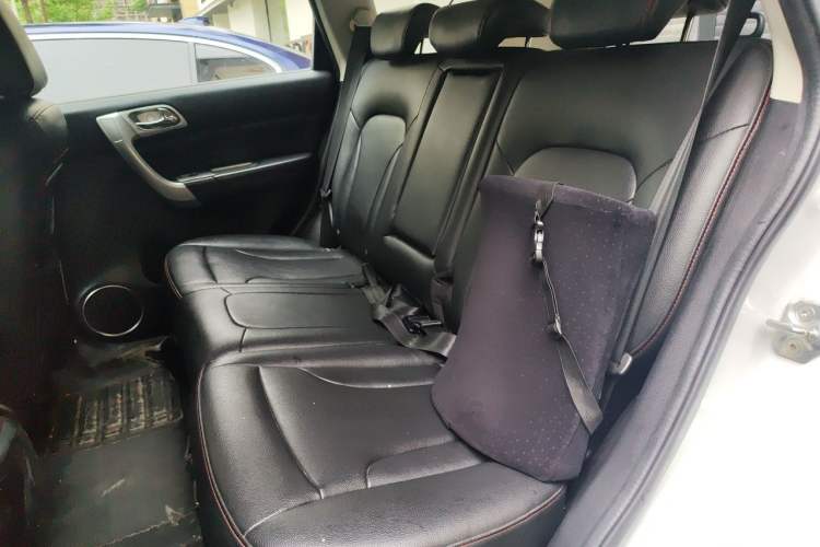 Used Haval H6 2015 Upgraded Model 1.5T Manual Two-Wheel Drive Elite Version Left Rear Seat