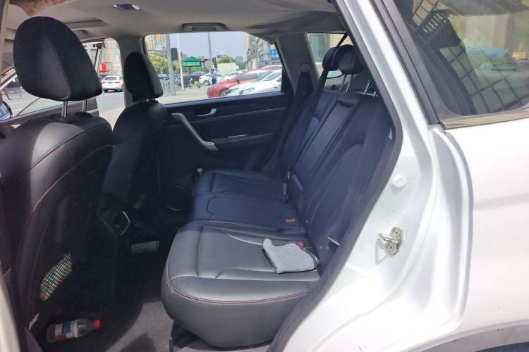Used Haval H6 2015 Sport Edition 1.5T Automatic Two-Wheel Drive Luxury Model Left Rear Seat
