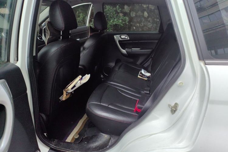 Used Haval H6 2015 Upgraded Model 1.5T Manual Two-Wheel Drive Elite Version Left Rear Seat