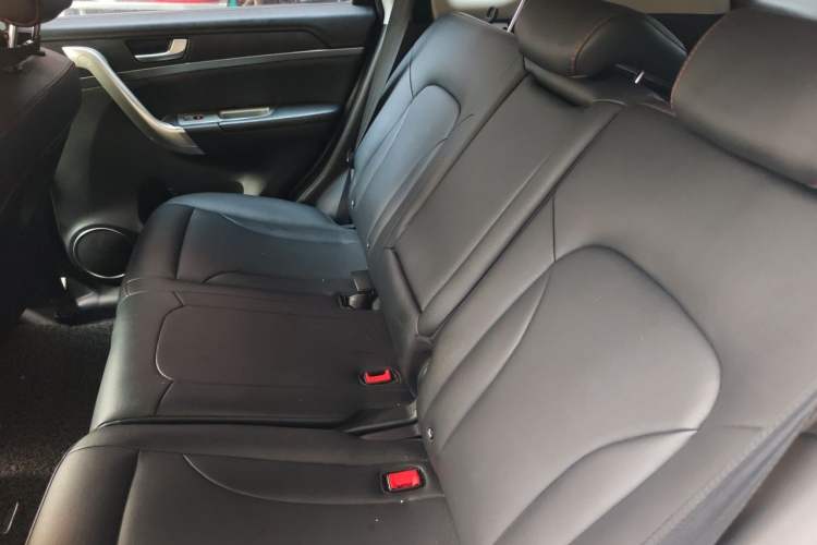 Used Haval H6 2015 Sport Edition 1.5T Automatic Two-Wheel Drive Luxury Model Left Rear Seat