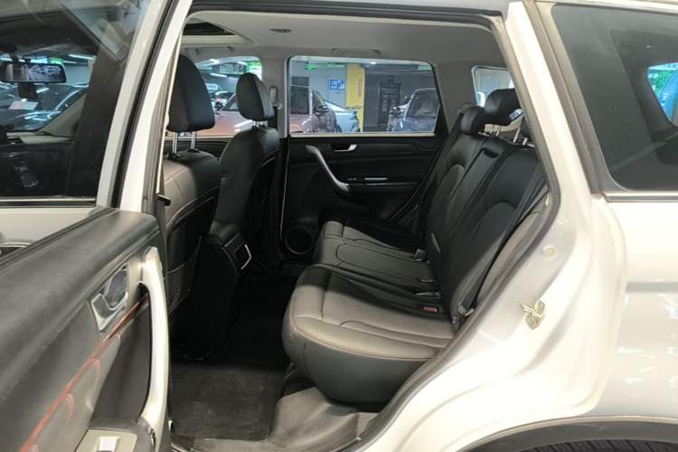 Used Haval H6 2015 Revised Version Sport Edition 1.5T Manual Transmission Two-Wheel Drive Elite Grade Left Rear Seat