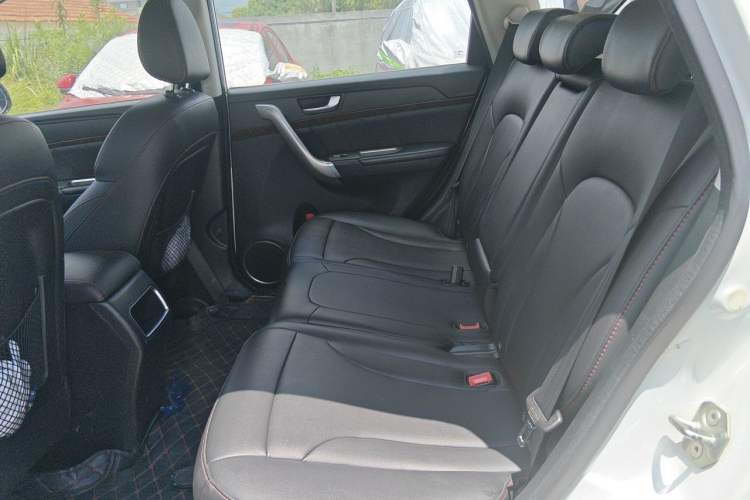Used Haval H6 2015 Revised Version Sport Edition 1.5T Manual Transmission Two-Wheel Drive Elite Grade Left Rear Seat