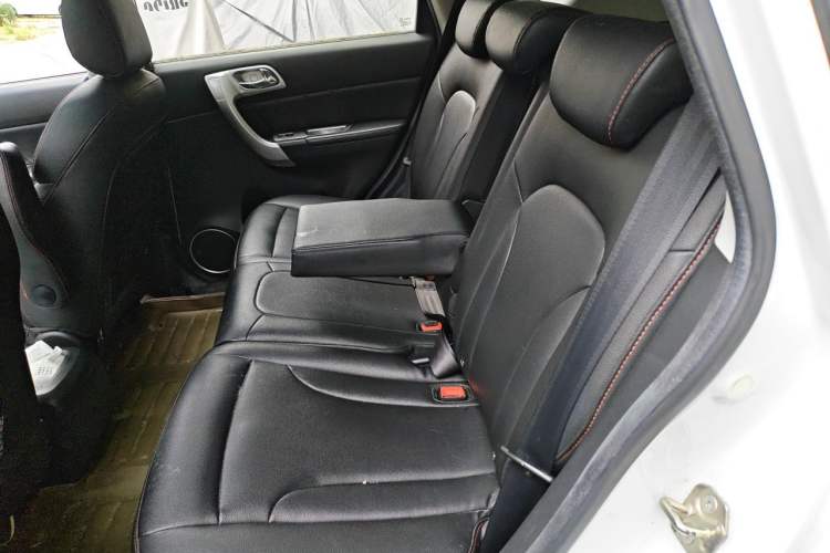 Used Haval H6 2015 Upgraded Model 1.5T Manual Two-Wheel Drive Elite Version Left Rear Seat