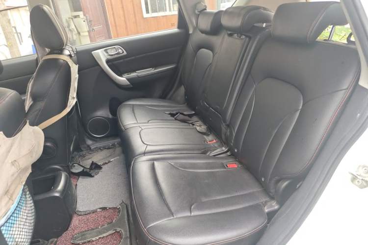 Used Haval H6 2015 Upgraded Model 1.5T Manual Two-Wheel Drive Elite Version Left Rear Seat