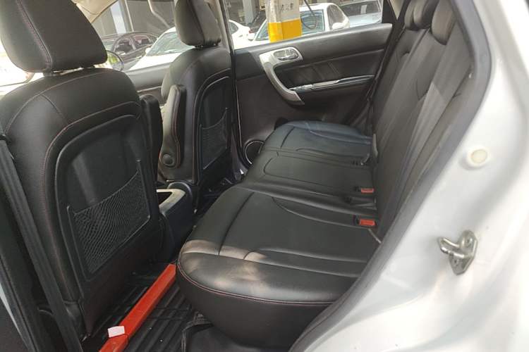 Used Haval H6 2015 Upgraded Model 1.5T Manual Two-Wheel Drive Elite Version Left Rear Seat