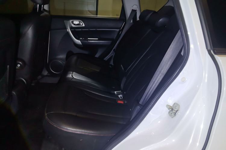 Used Haval H6 2015 Upgraded Model 1.5T Manual Two-Wheel Drive Elite Version Left Rear Seat