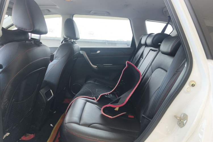 Used Haval H6 2015 Revised Version Sport Edition 1.5T Manual Transmission Two-Wheel Drive Elite Grade Left Rear Seat