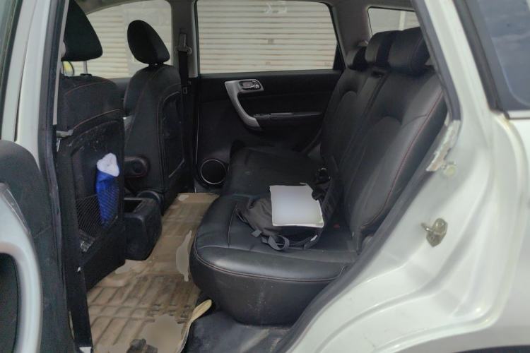 Used Haval H6 2015 Upgraded Model 1.5T Manual Two-Wheel Drive Elite Version Left Rear Seat