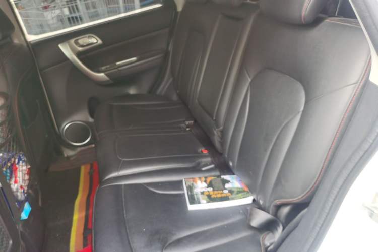 Used Haval H6 2015 Upgraded Model 1.5T Manual Two-Wheel Drive Elite Version Left Rear Seat