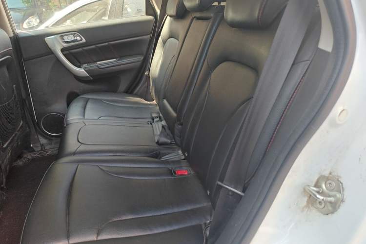 Used Haval H6 2015 Upgraded Model 1.5T Manual Two-Wheel Drive Elite Version Left Rear Seat