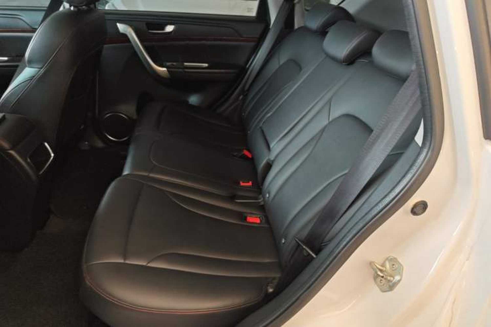 Used Haval H6 2015 Revised Version Sport Edition 1.5T Manual Transmission Two-Wheel Drive Elite Grade Left Rear Seat