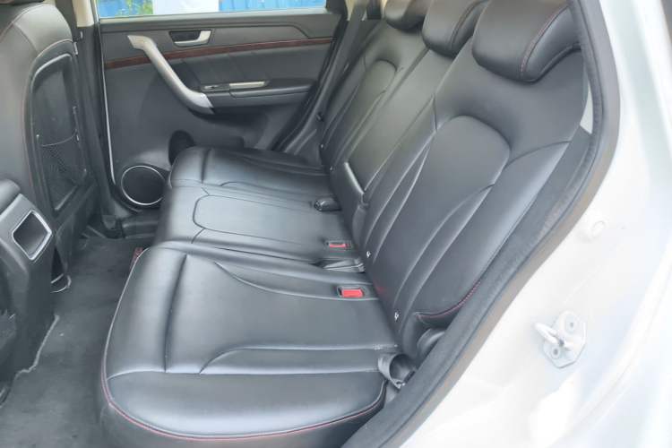 Used Haval H6 2015 Revised Version Sport Edition 1.5T Manual Transmission Two-Wheel Drive Elite Grade Left Rear Seat