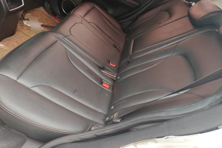Used Haval H6 2015 Revised Version Sport Edition 1.5T Manual Transmission Two-Wheel Drive Elite Grade Left Rear Seat