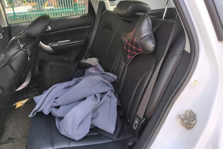Used Haval H6 2015 Upgraded Model 1.5T Manual Two-Wheel Drive Elite Version Left Rear Seat