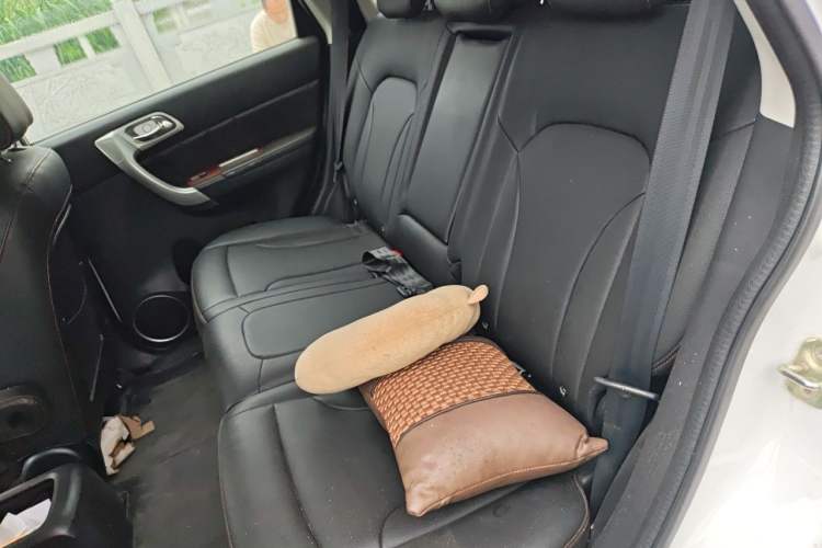 Used Haval H6 2015 Upgraded Model 1.5T Manual Two-Wheel Drive Elite Version Left Rear Seat