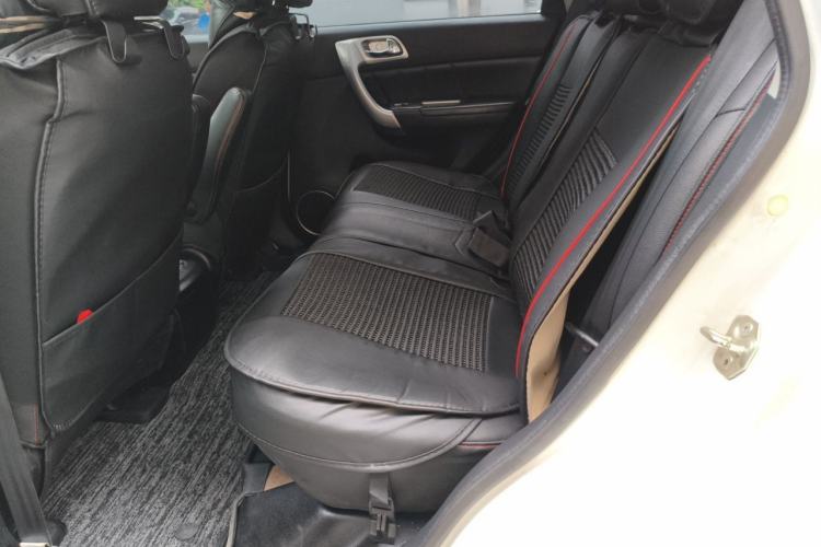 Used Haval H6 2015 Upgraded Model 1.5T Manual Two-Wheel Drive Elite Version Left Rear Seat