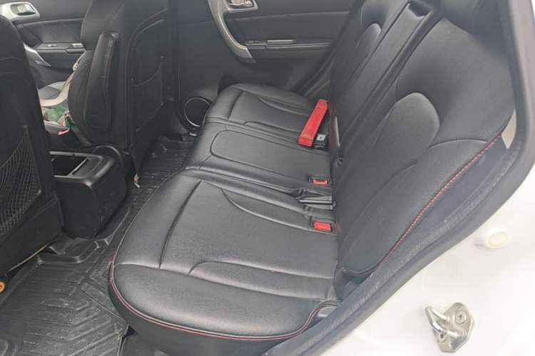 Used Haval H6 2015 Upgraded Model 1.5T Manual Two-Wheel Drive Elite Version Left Rear Seat