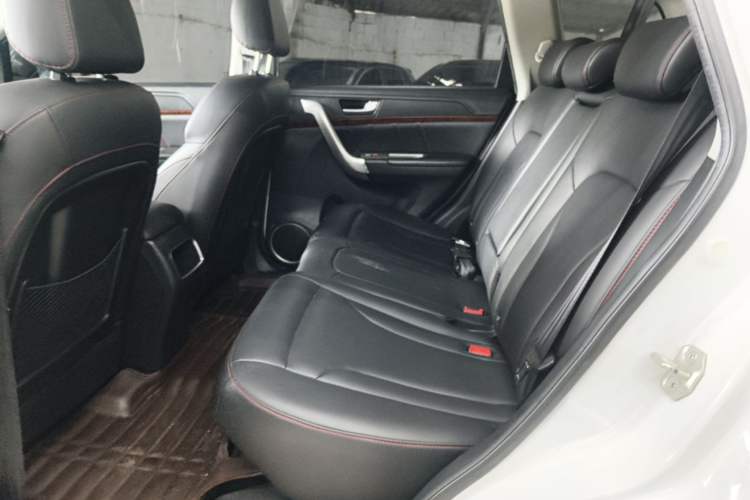 Used Haval H6 2015 Revised Version Sport Edition 1.5T Manual Transmission Two-Wheel Drive Elite Grade Left Rear Seat