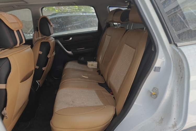 Used Haval H6 2015 Revised Version Sport Edition 1.5T Manual Transmission Two-Wheel Drive Elite Grade Left Rear Seat