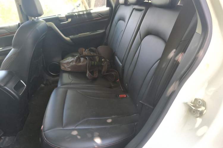 Used Haval H6 2015 Revised Version Sport Edition 1.5T Manual Transmission Two-Wheel Drive Elite Grade Left Rear Seat