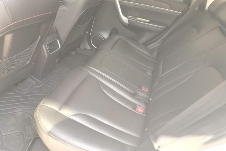 Used Haval H6 2015 Sport Edition 1.5T Automatic Two-Wheel Drive Luxury Model Left Rear Seat