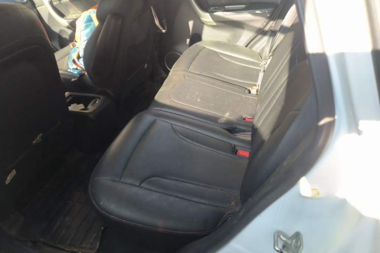 Used Haval H6 2015 Upgraded Model 1.5T Manual Two-Wheel Drive Elite Version Left Rear Seat