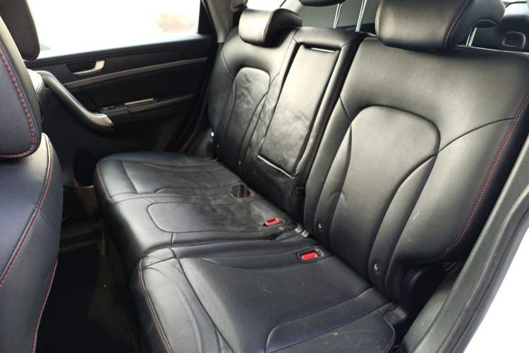 Used Haval H6 2015 Sport Edition 1.5T Automatic Two-Wheel Drive Luxury Model Left Rear Seat