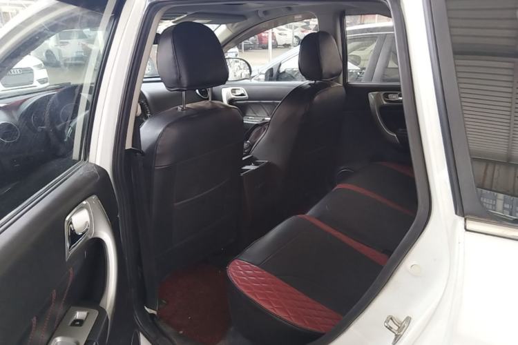Used Haval H6 2015 Upgraded Model 1.5T Manual Two-Wheel Drive Elite Version Left Rear Seat