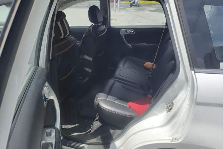 Used Haval H6 2015 Upgraded Model 1.5T Manual Two-Wheel Drive Elite Version Left Rear Seat
