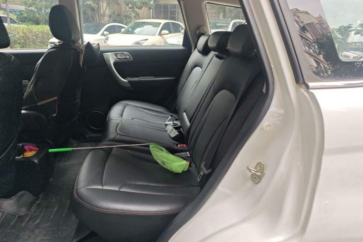 Used Haval H6 2015 Upgraded Model 1.5T Manual Two-Wheel Drive Elite Version Left Rear Seat