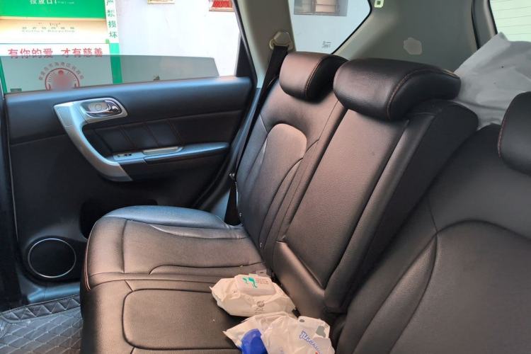 Used Haval H6 2015 Upgraded Model 1.5T Manual Two-Wheel Drive Elite Version Left Rear Seat