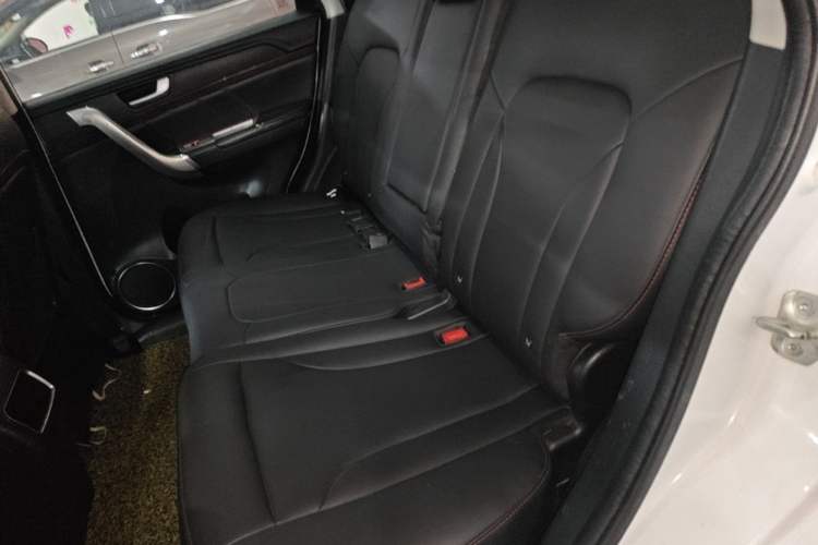 Used Haval H6 2015 Revised Version Sport Edition 1.5T Manual Transmission Two-Wheel Drive Elite Grade Left Rear Seat