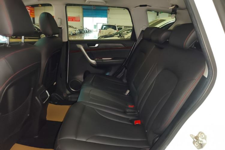 Used Haval H6 2015 Revised Version Sport Edition 1.5T Manual Transmission Two-Wheel Drive Elite Grade Left Rear Seat