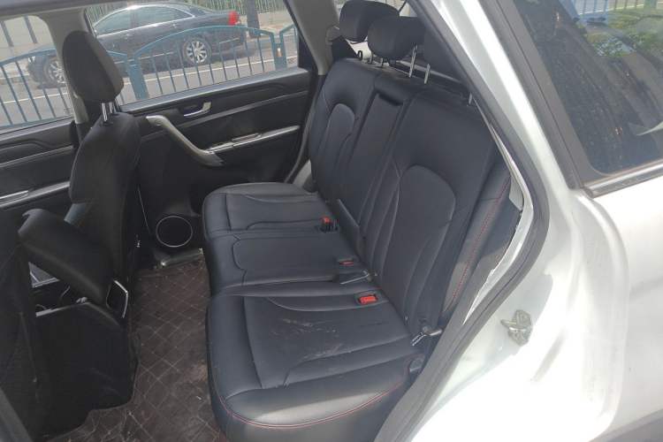 Used Haval H6 2015 Sport Edition 1.5T Automatic Two-Wheel Drive Luxury Model Left Rear Seat