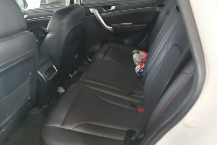 Used Haval H6 2015 Sport Edition 1.5T Automatic Two-Wheel Drive Luxury Model Left Rear Seat