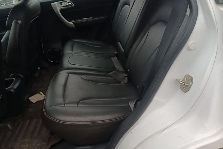 Used Haval H6 2015 Upgraded Model 1.5T Manual Two-Wheel Drive Elite Version Left Rear Seat