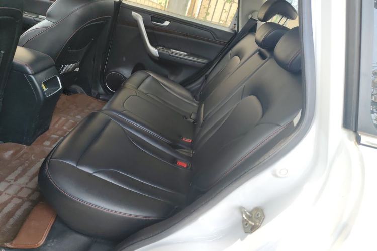 Used Haval H6 2015 Revised Version Sport Edition 1.5T Manual Transmission Two-Wheel Drive Elite Grade Left Rear Seat
