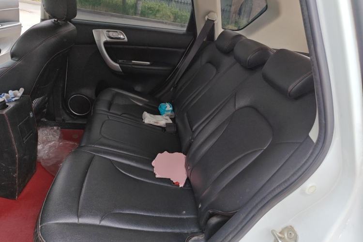 Used Haval H6 2015 Upgraded Model 1.5T Manual Two-Wheel Drive Elite Version Left Rear Seat